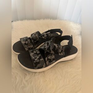 CLOUDSTEPPERS by Clarks Sport Sandals Mira Lily Black/Gray  Camo Size 10M EUC